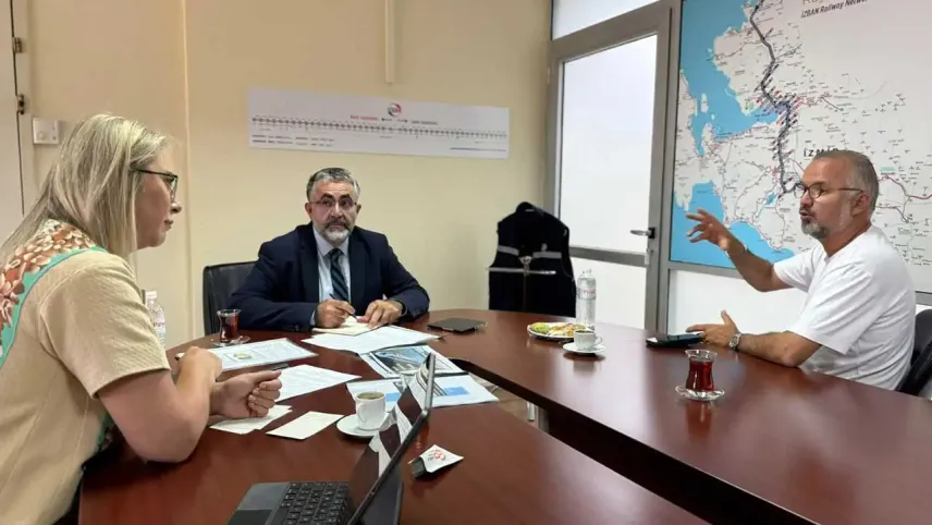 AK Parti İzmir Milletvekili Ceyda Bölünmez Çankırı&#039;dan İZBAN ziyareti haberinin görseli
