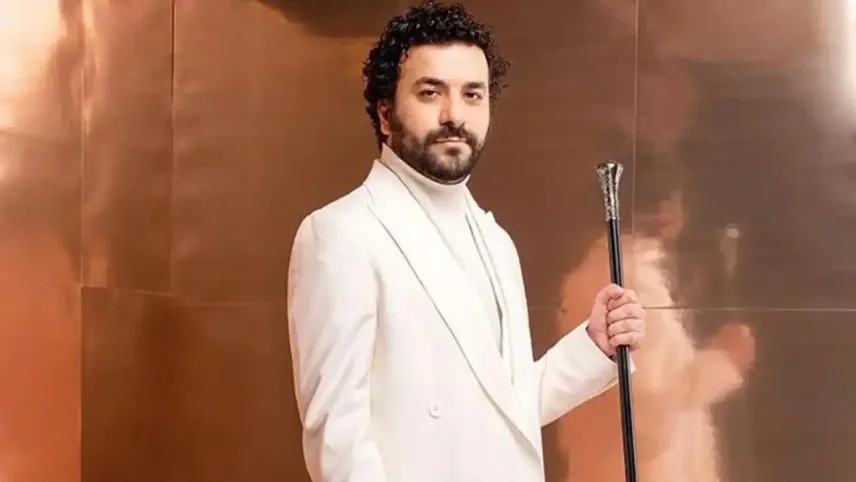 Aşk Bodrum’da yaşanıyor: Hasan Can Kaya sevgilisiyle objektiflere yakalandı haberinin görseli