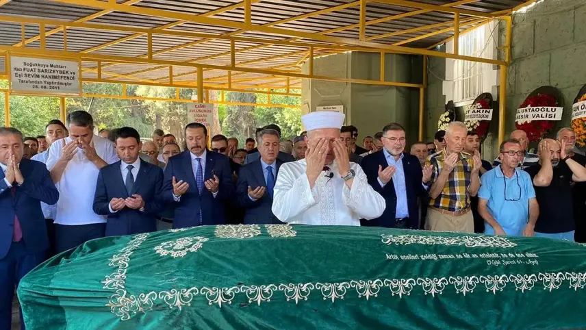 Eylül Tumbar&#039;ın amcası Nihat Önbaş İzmir&#039;de toprağa verildi haberinin görseli