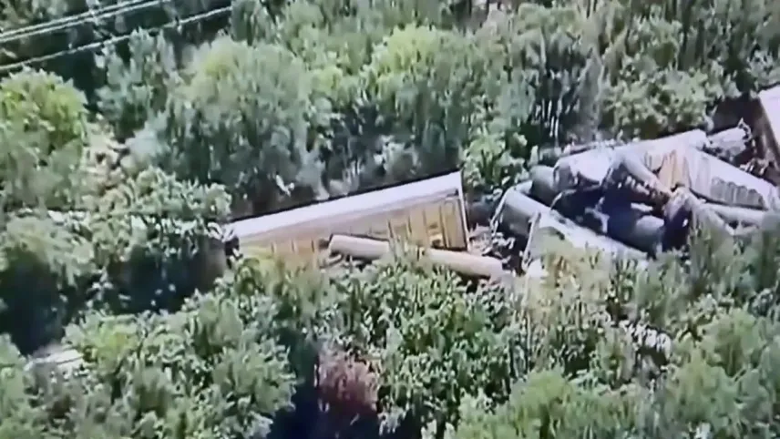 35 vagonlu bir tren raydan çıktı! haberinin görseli