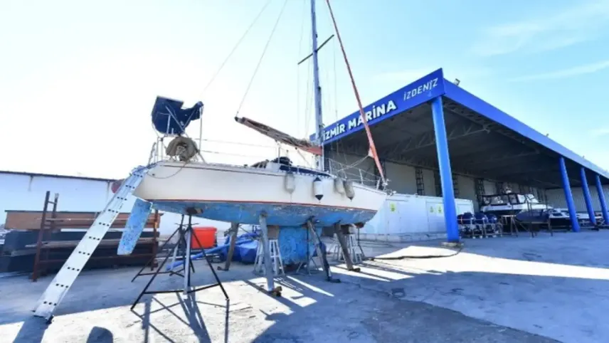 İzmir’de yelkenler rüzgar ile şişmeye devam ediyor haberinin görseli